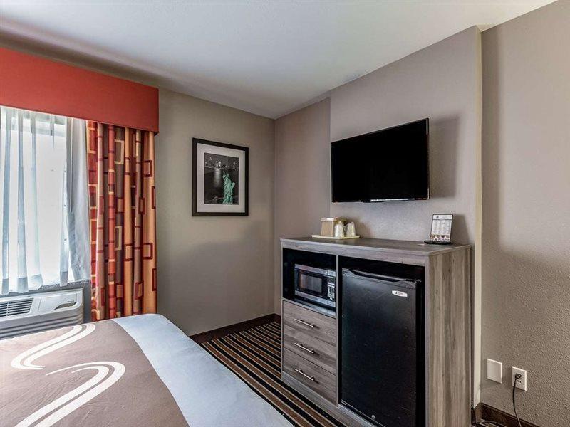 Quality Suites I-44 Tulsa Extérieur photo