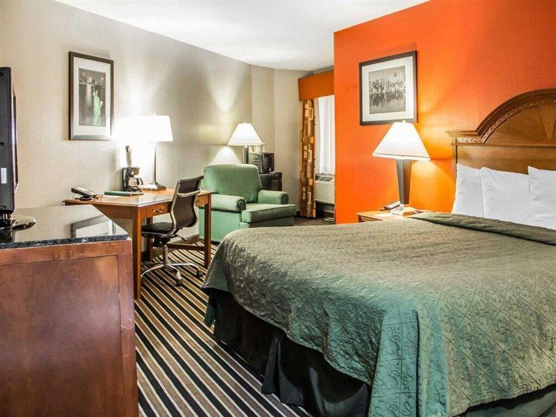 Quality Suites I-44 Tulsa Extérieur photo