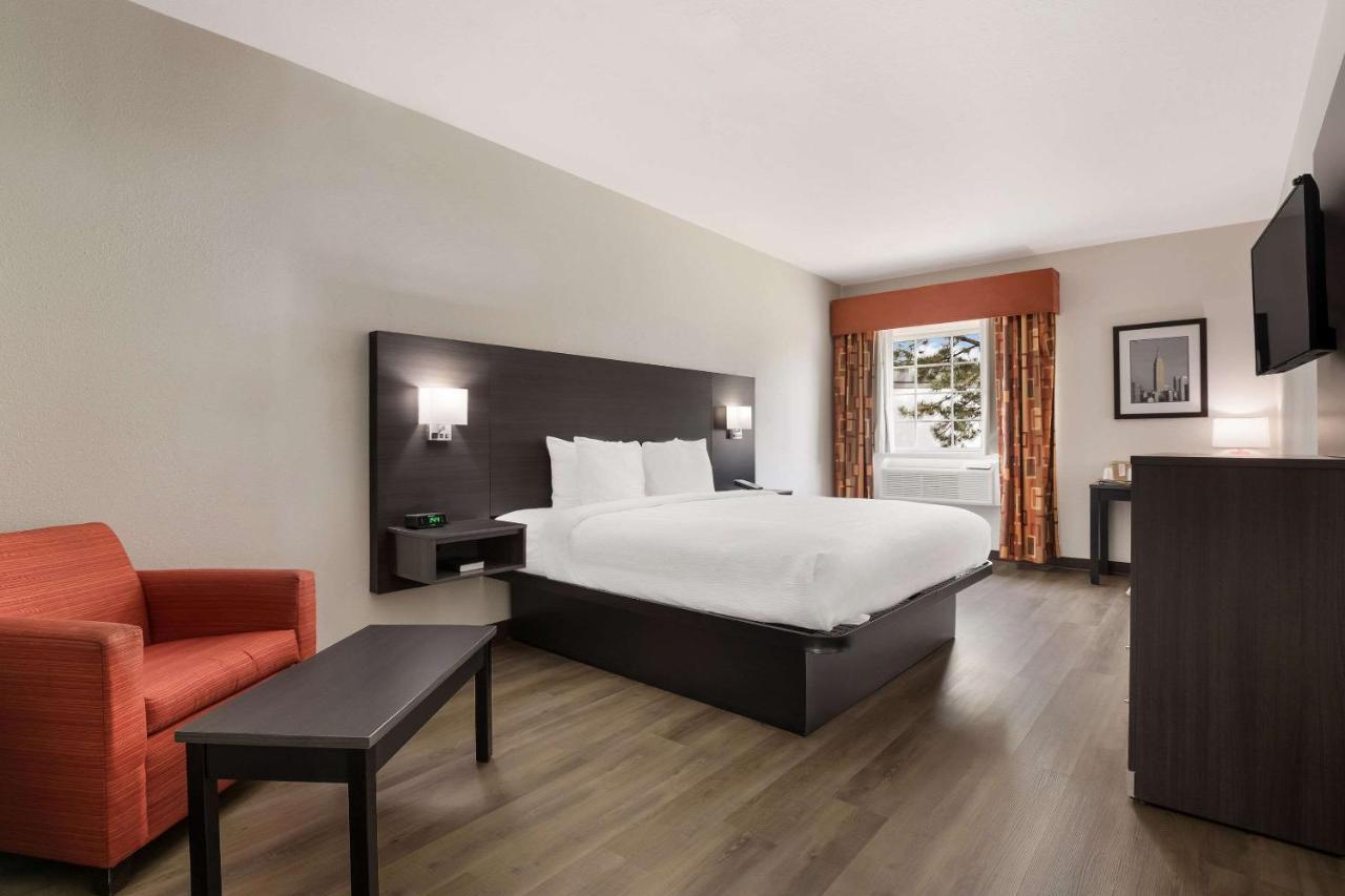 Quality Suites I-44 Tulsa Extérieur photo