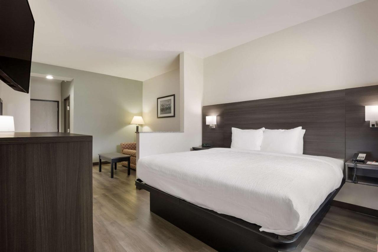 Quality Suites I-44 Tulsa Extérieur photo
