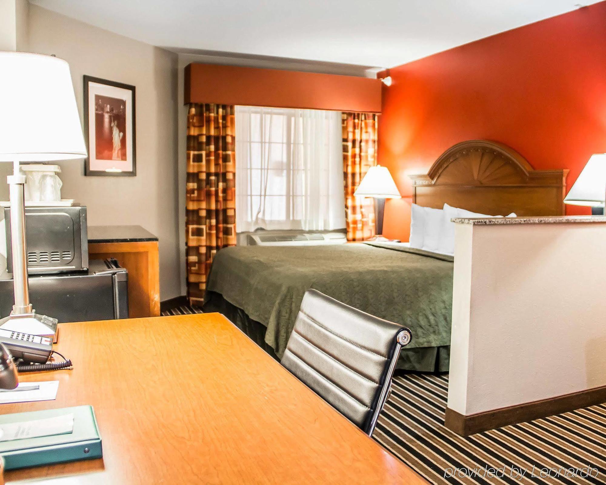 Quality Suites I-44 Tulsa Extérieur photo
